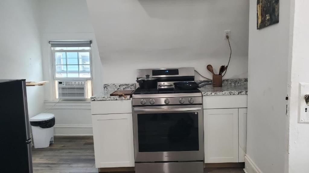 Gorgeous Victorian House!! Entire In Sam's Pousada Nova York